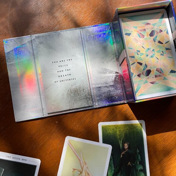 The Fountain Tarot Deck - Picture 2 of 3